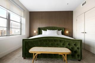 Luxury 2-Bedroom Condo Steps Away from the French Quarter - New Orleans - 7