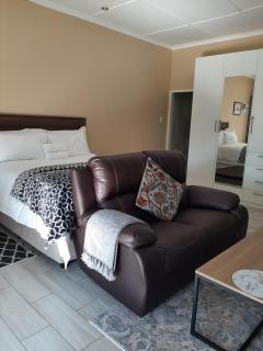 Bustani 2 - Self-Catering Studio - Edenvale - 6