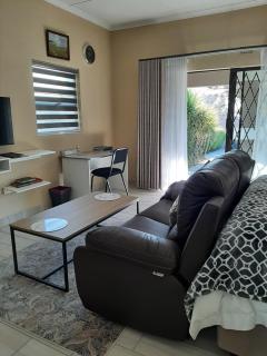 Bustani 2 - Self-Catering Studio - Edenvale - 7