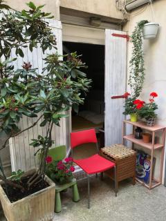 GuestHouse Familial pour 1 à 5 personnes de 42m2 accessible handic - Rez de Chaussée-Vues sur Rue et Patio Privé - Séjour,Chambre séparée,Cuisine,Salle de Bain,Lit double et 2 Canapé-lit - Entrée de la Rue Berzélius-5 minutes du Métro Brochant-Ligne13 - Parijs - 5