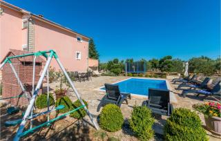 Four-Bedroom Holiday Home In Miranje - Miranje - 6