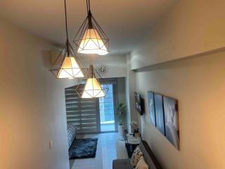 Luxe 1BR w/ Balcony @ Uptown Parksuites - Manila - 3
