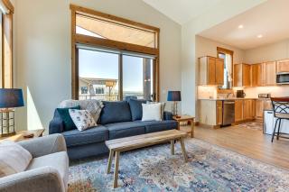 Mountain-View Fraser Condo with Balcony and Hot Tub! - 5