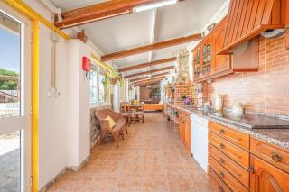 Eclectic oasis with poolside charm in Arranhó - - 3