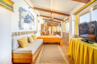 Eclectic oasis with poolside charm in Arranhó - 7