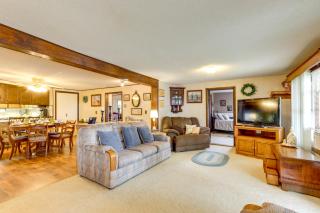 Quiet Countryside Weaubleau Home with Patio and Grill! - - 9