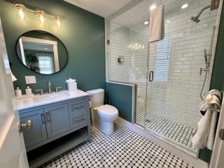 Prime Location! Renovated House! 6 Bed4 Bath - Newport - 7