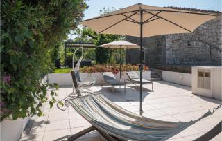 2 Bedroom Beautiful Home In Lozari - Stuparić - 1