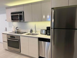 Oceanfront Elegance, Full Kitchen & Miami Beach Charm -1A - 1