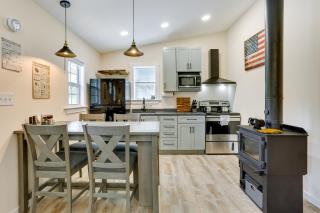 Secluded Poconos Cabin 75 Acres and Fire Pit! - East Stroudsburg - 8