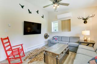Secluded Poconos Cabin 75 Acres and Fire Pit! - East Stroudsburg - 2