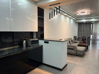 DELUXE Modernly Renovated 2 Bedroom + 2 Bathroom Apt by REPUBLIC SQUARE - Yerevan - 5