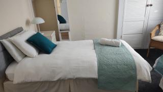 Superior three bedroom house with sea view - Swansea - 6