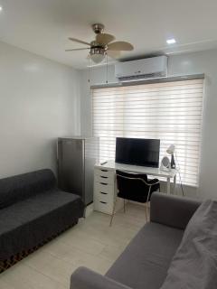 Family Friendly Cozy Village Stay Sta Rosa Belair - Santa Rosa - 1