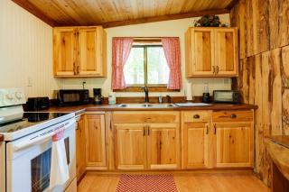 Cozy Georgia Abode with Deck, Fire Pit and Lake Access - 2