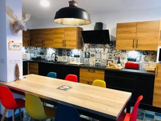 Magnifique maison classée 3 étoiles, 7 chambres, 5 salles de bain, parking privé, Tarbes ville - Tarbes - 8