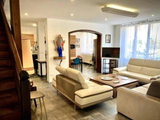 Magnifique maison classée 3 étoiles, 7 chambres, 5 salles de bain, parking privé, Tarbes ville - Tarbes - 1