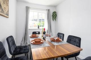 3 Bedroom Large House, Contractors, Families, Free Parking - Kent - 1