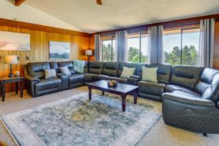 Westport Retreat with Pool Table Walk to State Park - 7