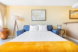 Stunning Mountain View Condo, Near Beach with Parking - Honolulu - 1