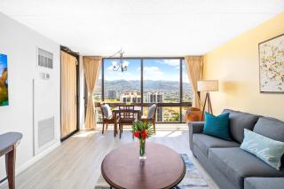 Stunning Mountain View Condo, Near Beach with Parking - Honolulu - 4