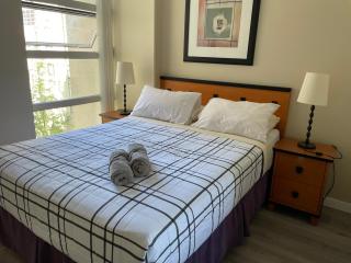 1BD+Den condo, with free parking in Downtown! - 6