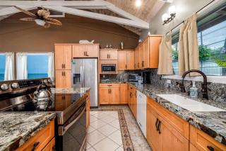 Hokuea Hale Oceanfront Private Home with Hot Tub - Kailua-Kona - 2