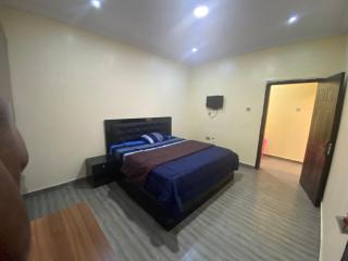 Labi’s place. 1,2 bedrooms apartments beautifully furnished in a secured estate at Adeniyi Jones Ikeja. 24 hrs light, secured apartment,WiFi, fully fitted kitchen, Close to everywhere, Airport pick up ( optional) - Ikeja - 3