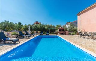 Four-Bedroom Holiday Home In Miranje - Miranje - 1