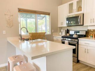 Hibiscus Hale, Full Kitchen, King Bed, Parking - Keaau - 9