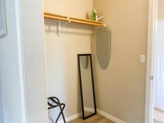Hibiscus Hale, Full Kitchen, King Bed, Parking - Keaau - 4