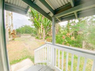 Monstera Bungalow, Spacious, King Bed, Big Kitchen - Keaau - 3