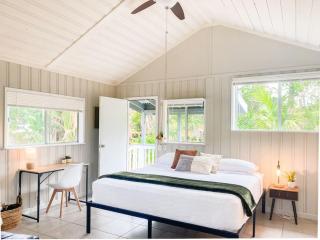 Monstera Bungalow, Spacious, King Bed, Big Kitchen - Keaau - 0