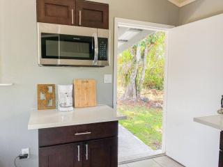 Surf Getaway, Queen Bed, Private Lanai - Keaau - 5
