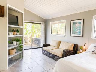 Surf Getaway, Queen Bed, Private Lanai - Keaau - 3