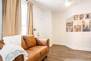 Lovely historic apt near Amelia Arena + Hyde Park - 5