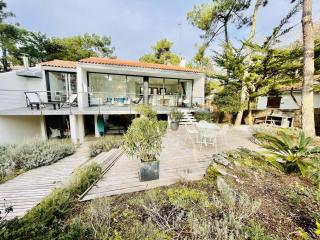 Grande Villa Rénovée pour 10 - Terrasse, Jardin, Studio Indépendant, Proche Plage à La Tranche-sur-Mer - FR-1-194-261 - 0