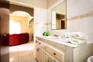Cozy Locale - Gold - Port Antonio - 7