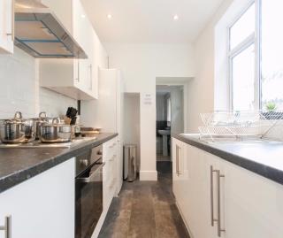 Centralized Private 4 BR House at Hanley with Free Parking - Etruria - 4
