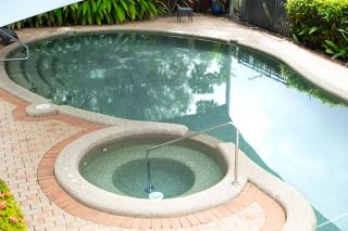 Cairns Esplanade 2BR Waterfront Apartment Sleeps 6 - Cairns - 2