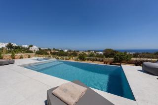 Villa Solevara - luxury villa with Infinity Pool, jacuzzi, cinema room & luxury amenities - Aspro Chorio Paros - 6