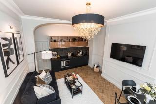 Luxury Accommodation In The City Centre With Free Parking - 1