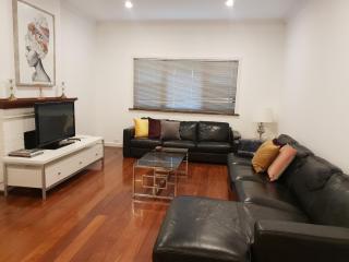 Leisurely Manor - spacious three bedroom home in Fremantle - Fremantle - 4