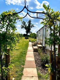 Woodland Forge Lodge - - 0