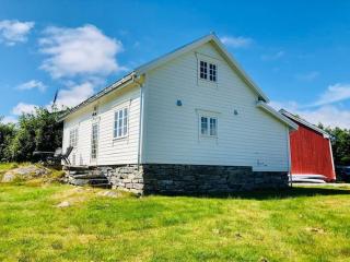 Waterfront Cottage (Fishing Opportunities!) - Ålesund - 9