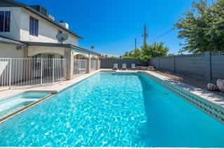 Spacious Glendale Home with Pool and Mountain Views! - Glendale - 0