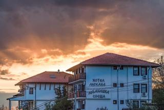 Family Hotel Arbanashka Sreshta - Arbanasi - 0