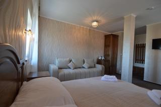 Elodia - - 5
