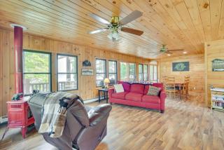 Lakefront Wisconsin Home - Deck, Fire Pit and Kayaks - 7