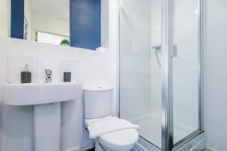 2 Bed apartment with balcony private parking near Etihad Stadium, COOP Live - Manchester - 6